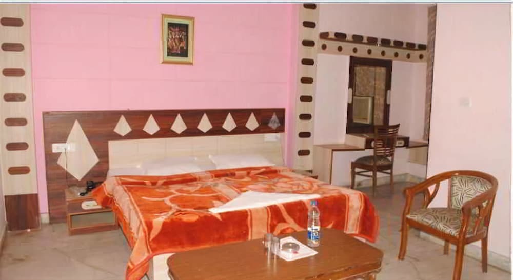 Нью-Дели: Hotel Baba Continental