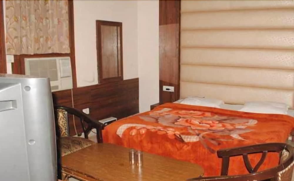 Нью-Дели: Hotel Baba Continental