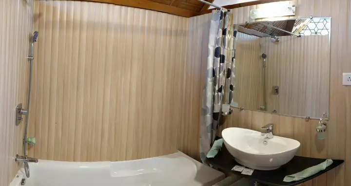 Шринагар: New Jacquline Heritage Houseboats Nigeen Lake