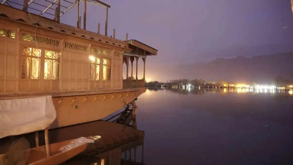 Шринагар: New Jacquline Heritage Houseboats Nigeen Lake