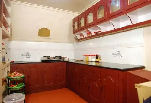 Аллеппи: Pournami Houseboats