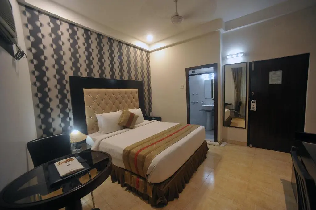 Колката: Hotel Housez43