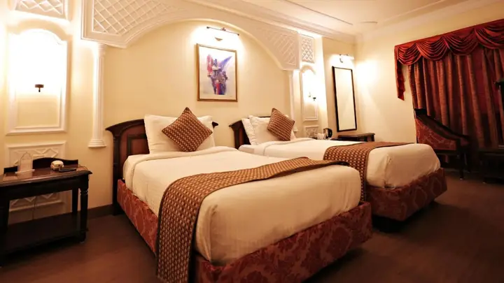 Ранчи: Hotel Arya - Unmarried Couples are not Allowed