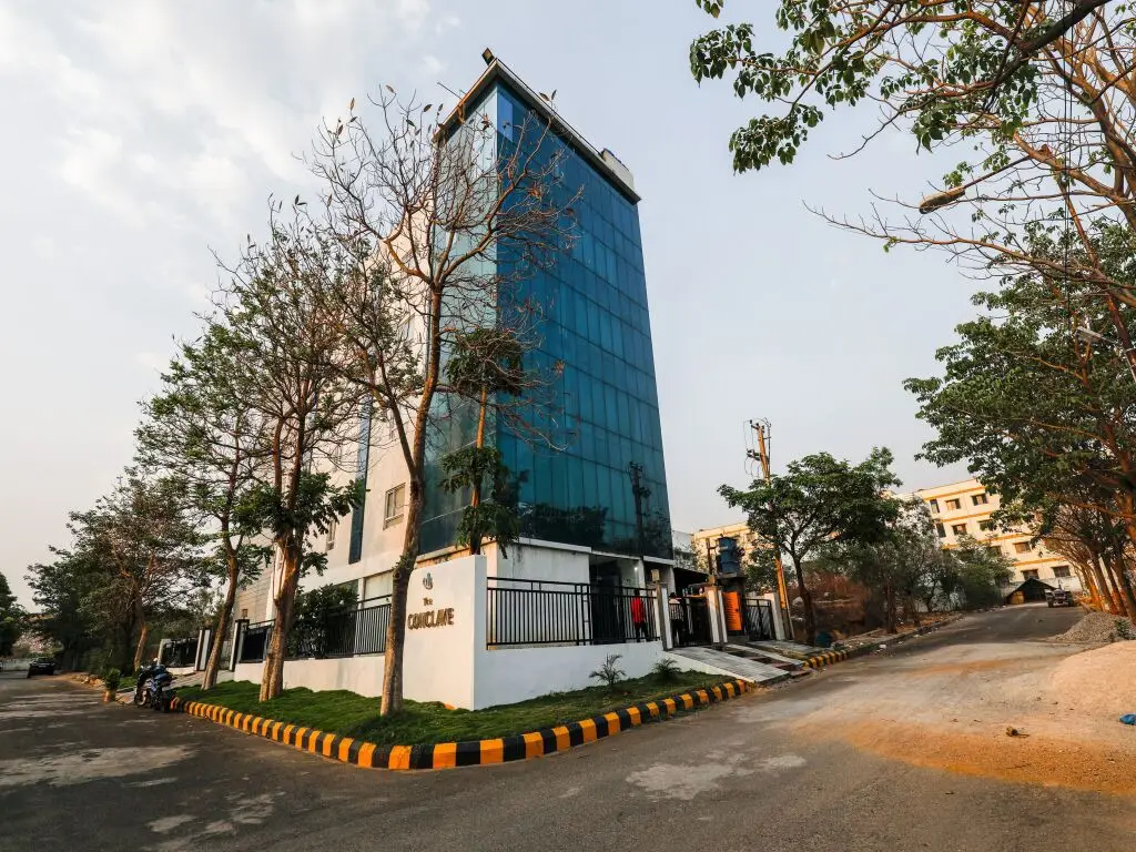 The Conclave Hotel — фото 1