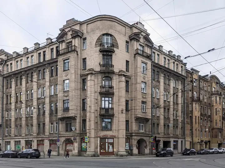 Санкт-Петербург: Квартира 1912 у крейсера Аврора