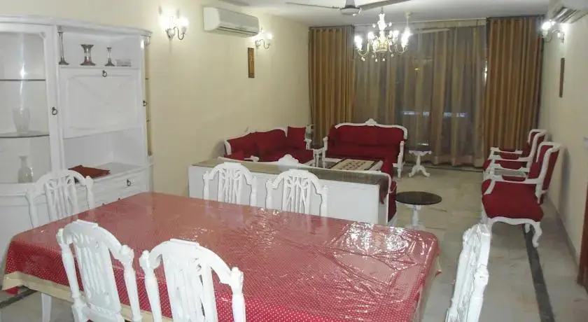 Нью-Дели: Harmony Suites