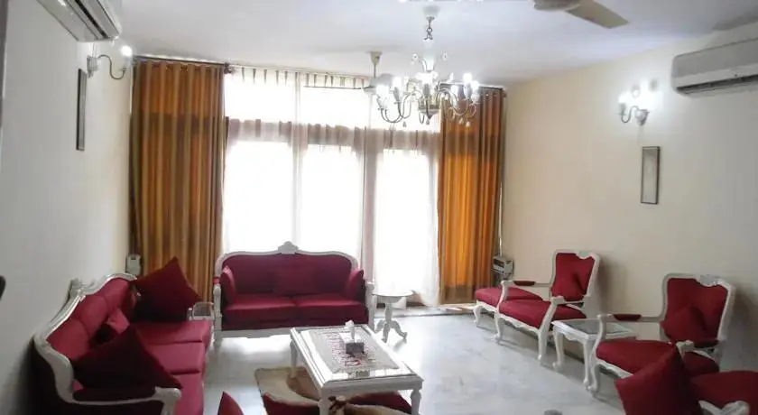 Нью-Дели: Harmony Suites