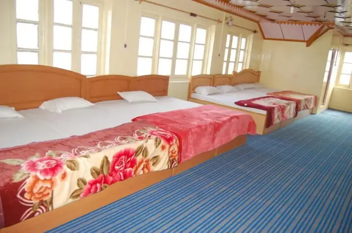 Шринагар: OYO 85927 Marias Hotel