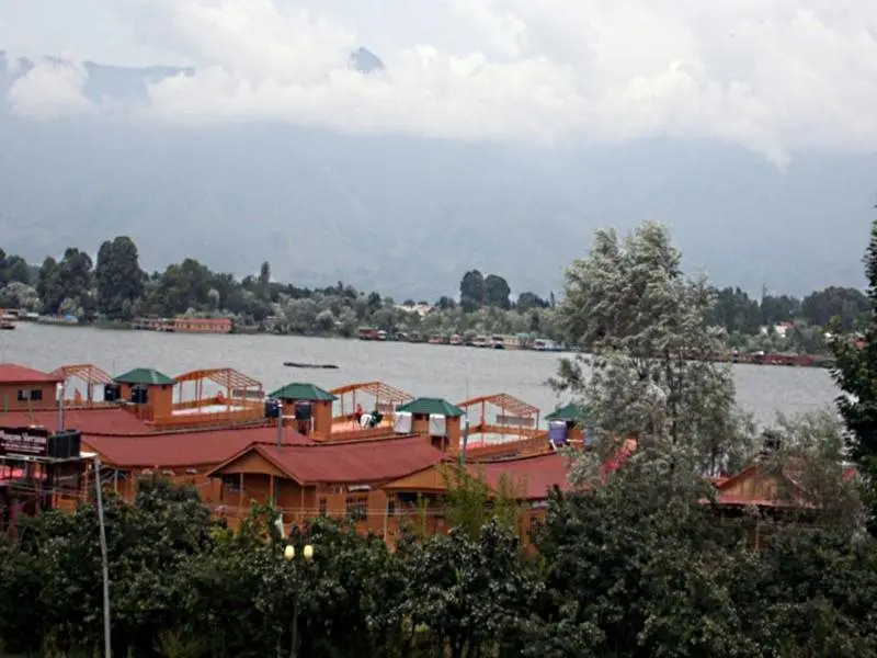 Шринагар: Wangnoo Sheraton Group Of Houseboats