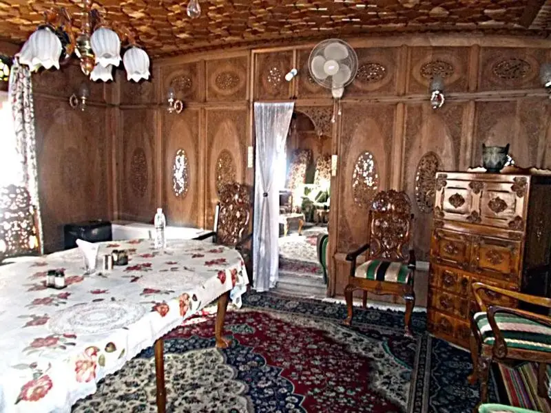 Шринагар: Wangnoo Sheraton Group Of Houseboats