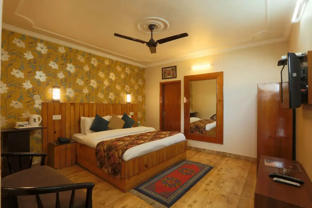 Чамба: Hotel Mongas
