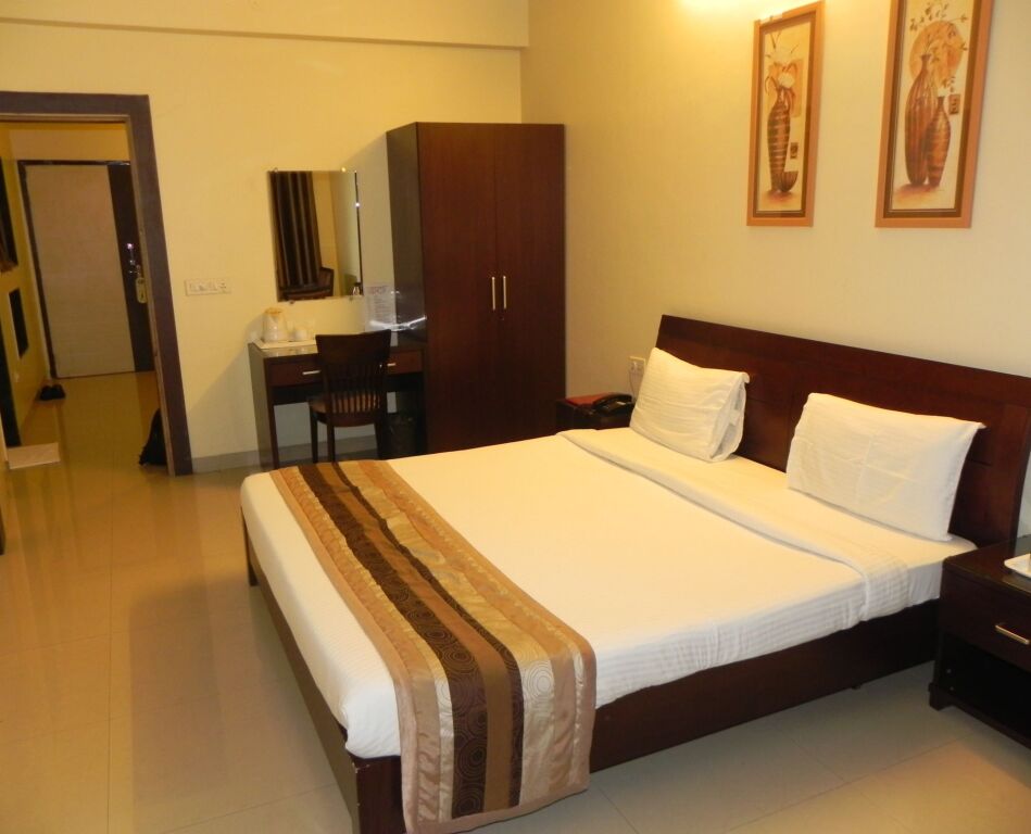 Ширди: Hotel Reeva Suites