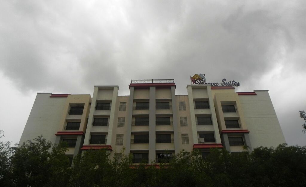 Hotel Reeva Suites — фото 1