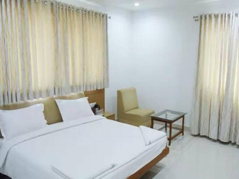 Хидерабад: Sybaritic Suites Gachibowli