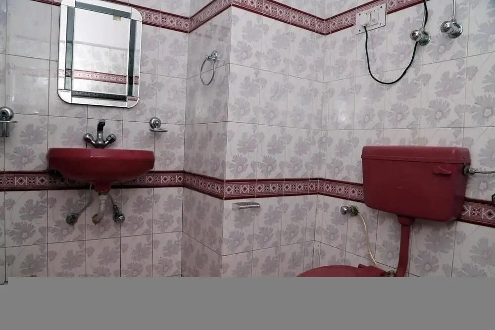 Манали: Hotel Whispering River by ADB Rooms