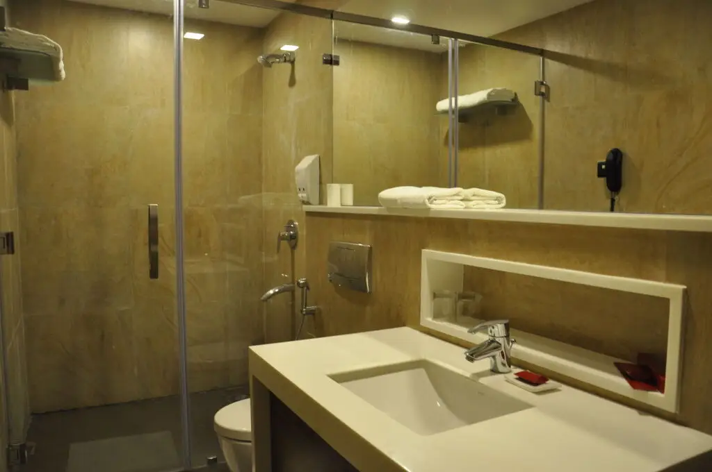 Ченнаи: La Woods Hotel