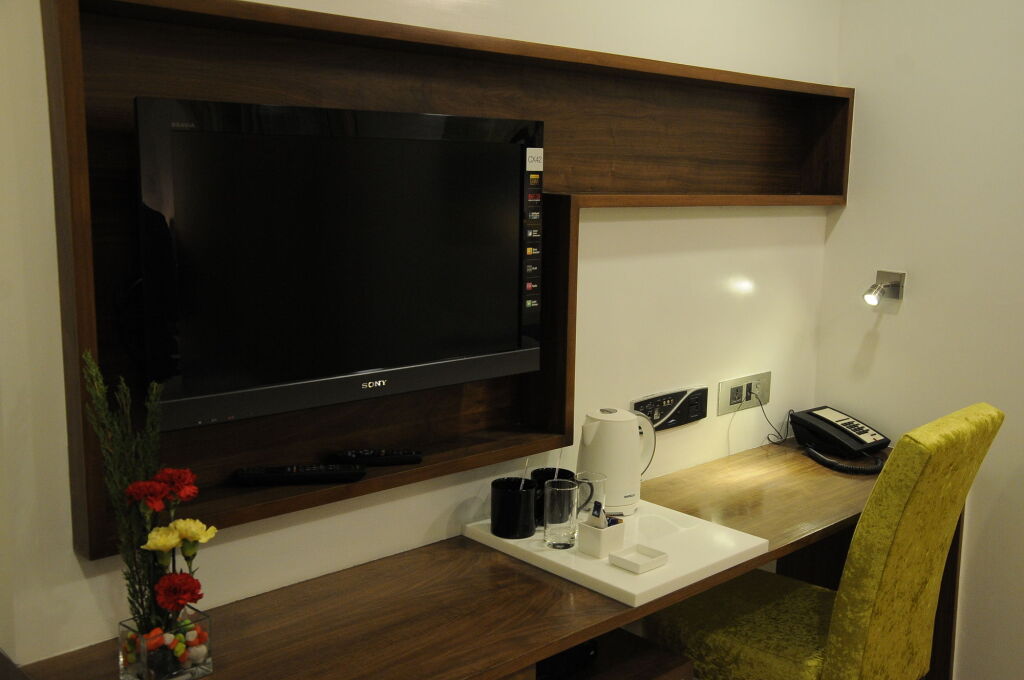 Ченнаи: La Woods Hotel
