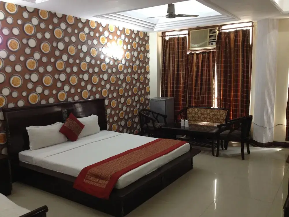 Нью-Дели: Hotel Royal Holidays