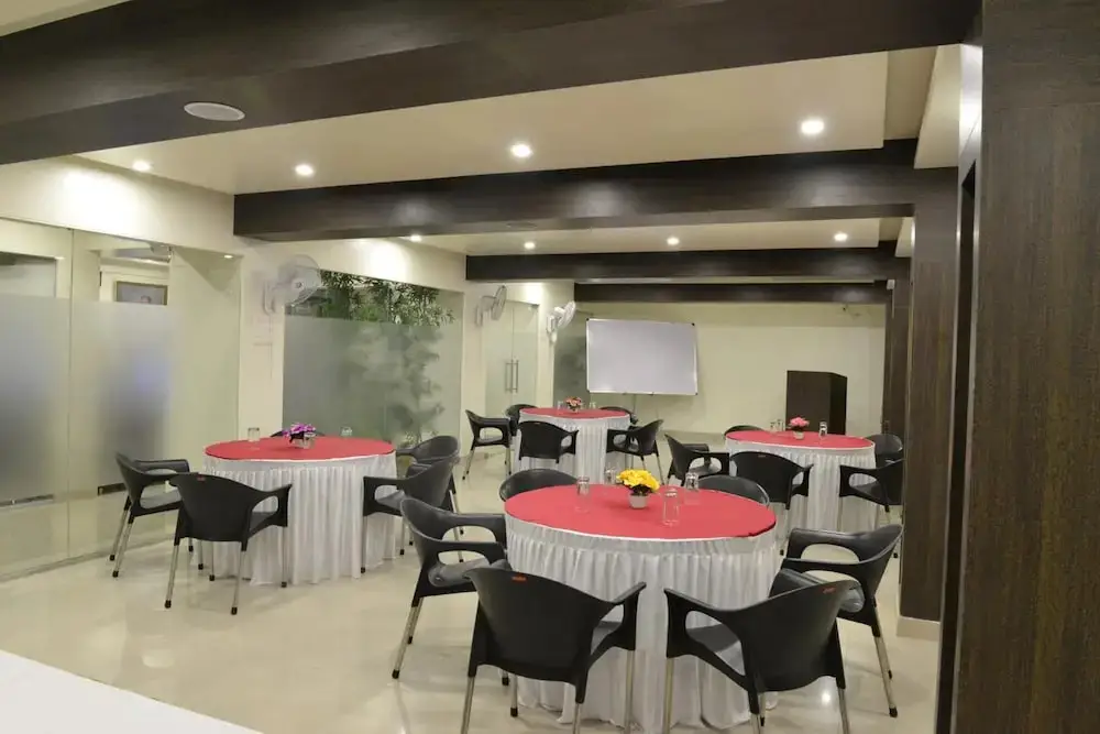 Пуна: Hotel Suresh Inn