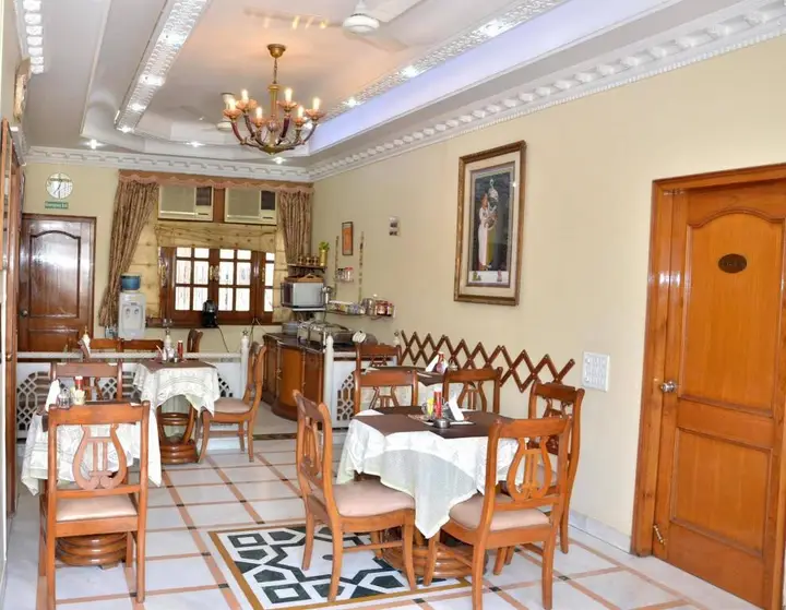 Нью-Дели: Bajaj Indian Home Stay