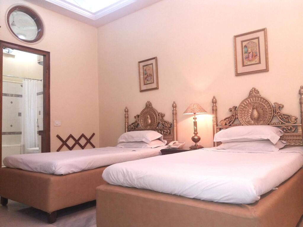 Нью-Дели: Bajaj Indian Home Stay