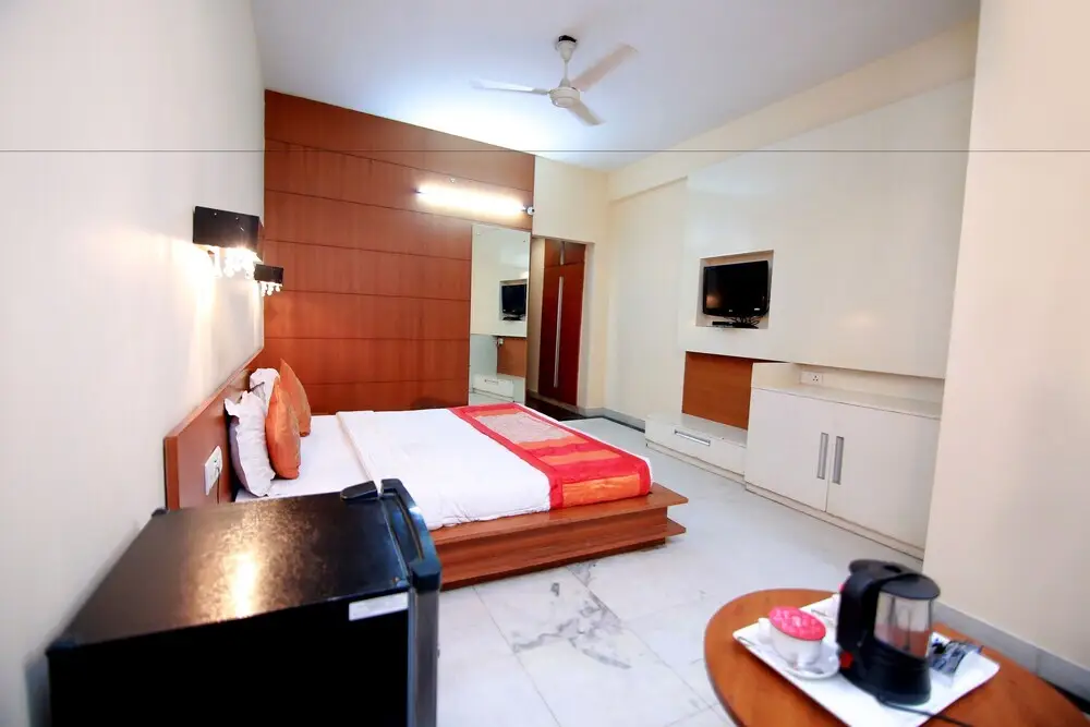 Нью-Дели: Hotel Chanson Grand Westend