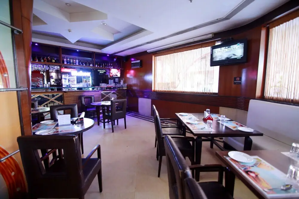 Нью-Дели: Hotel Chanson Grand Westend