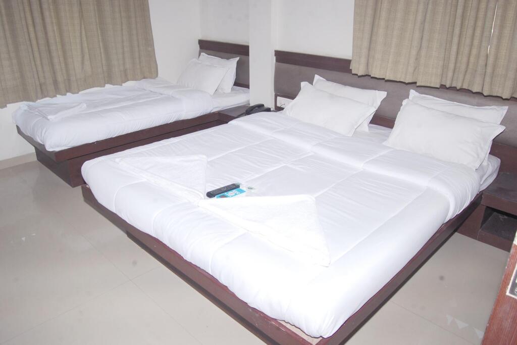 Ширди: Hotel Sai Seema