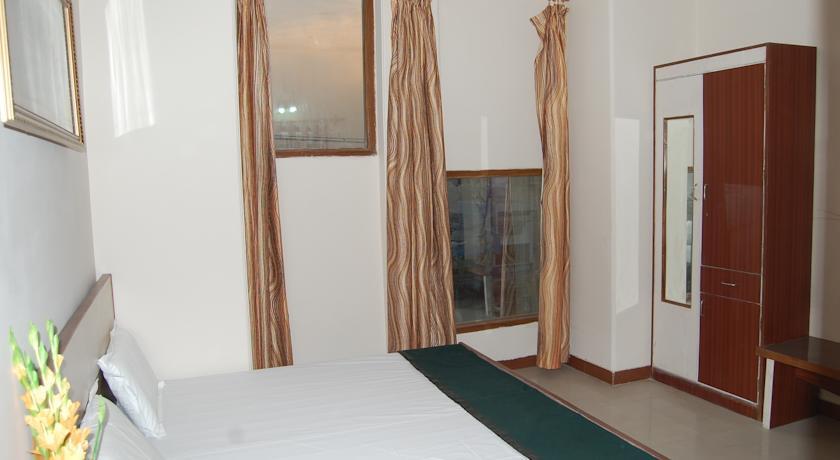 Агра: Hotel Red Inn