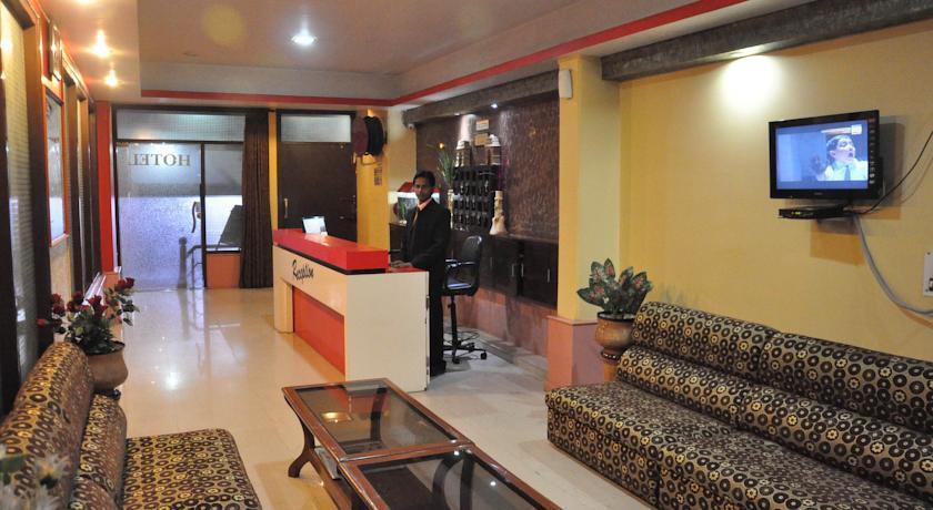 Агра: Hotel Red Inn