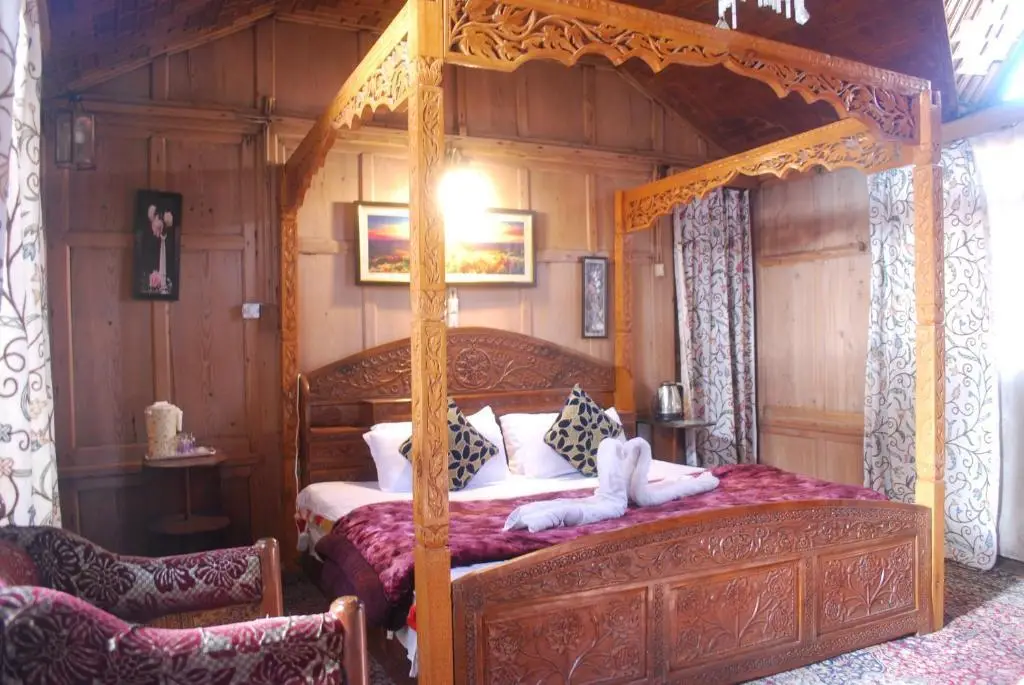 Шринагар: Young Shahzada Group of Houseboats