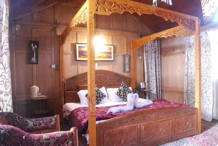 Шринагар: Young Shahzada Group of Houseboats