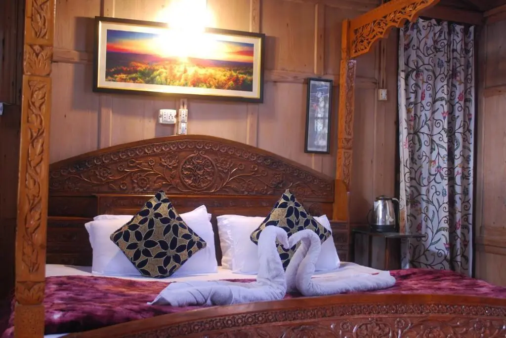 Шринагар: Young Shahzada Group of Houseboats
