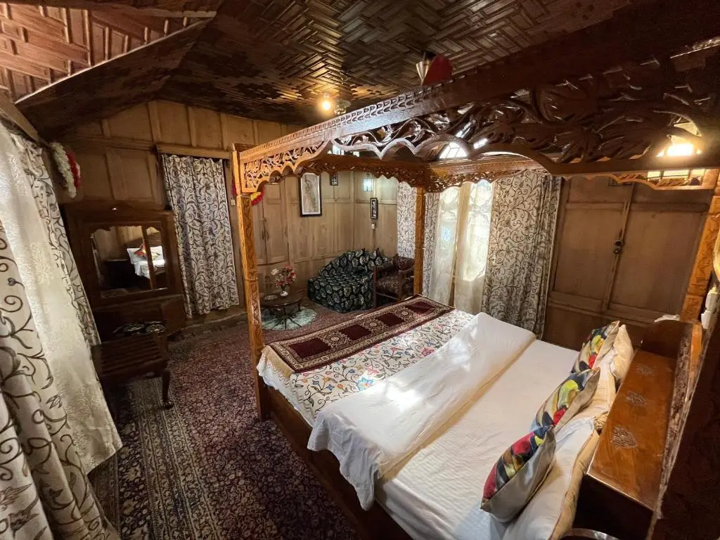 Шринагар: Young Shahzada Group of Houseboats
