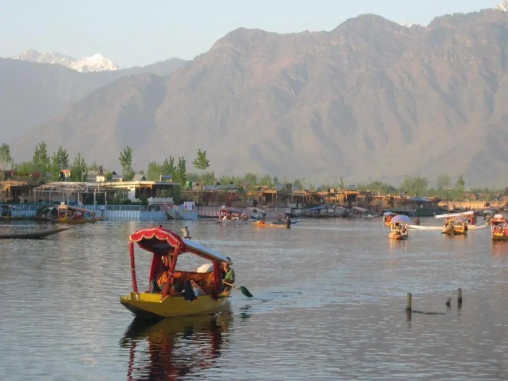 Шринагар: Young Shahzada Group of Houseboats
