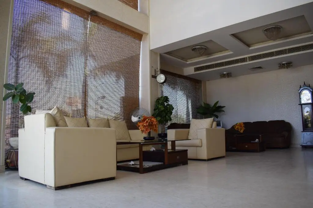 Бхудж: Hotel Mangalam