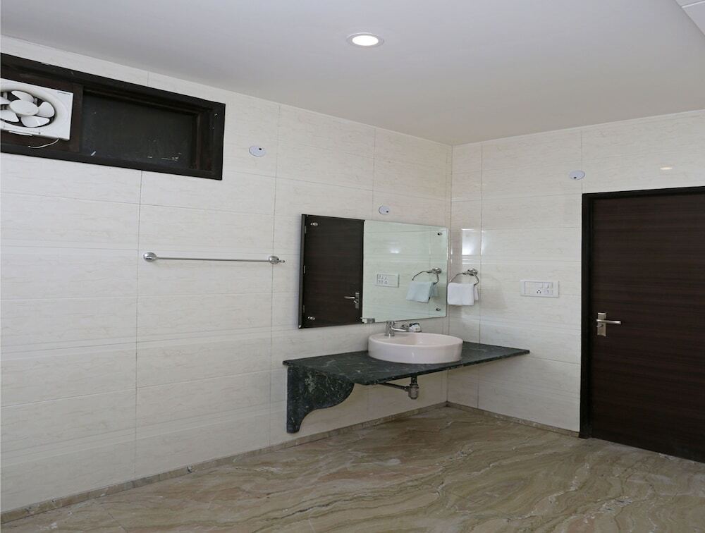 Нью-Дели: OYO Townhouse 281 Harsh Vihar Near M2K Cinemas Rohini