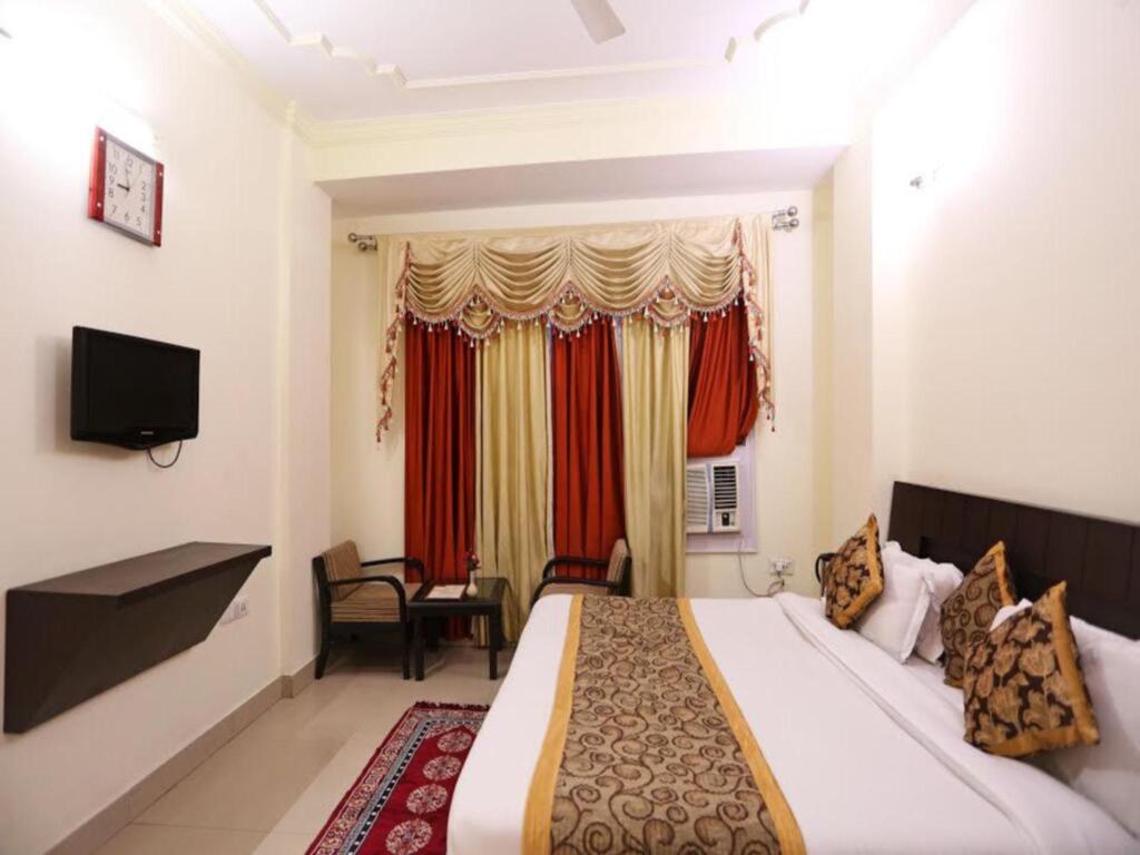 Катра: Hotel Bhargav