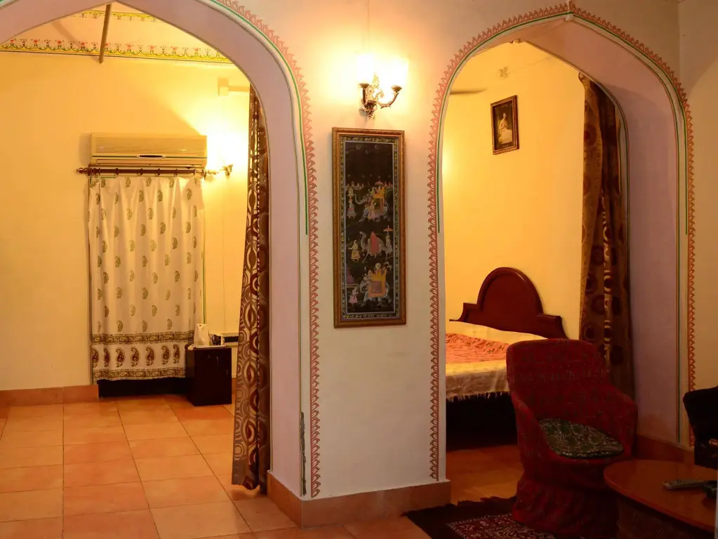 Алвар: Hotel Burja Haveli