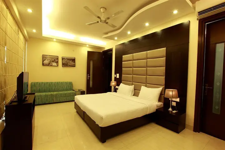 Нью-Дели: Jasola Suites And Apartments