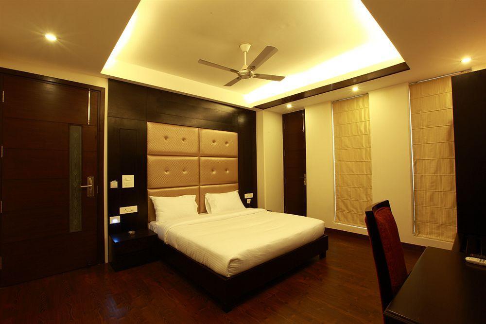 Нью-Дели: Jasola Suites And Apartments