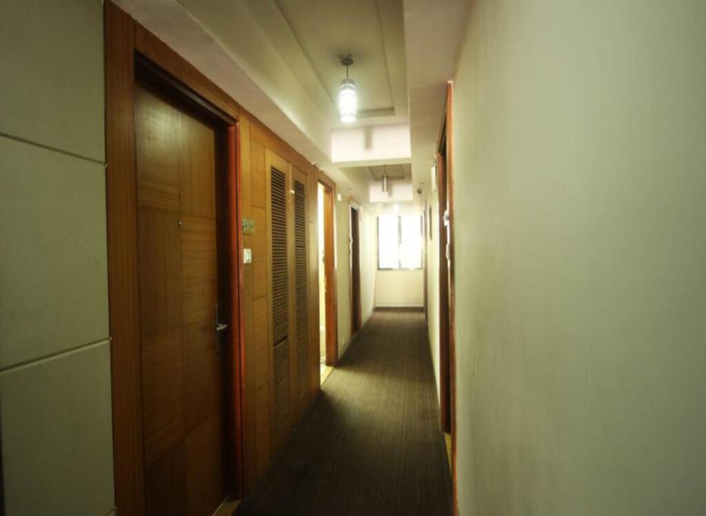 Мумбаи: The Caliph Hotel & Executive Suites