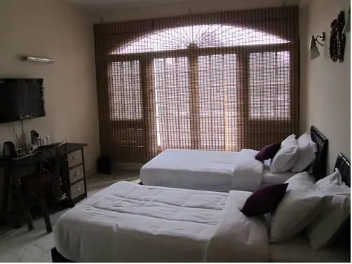 Гуруграм: TIW Home Stay
