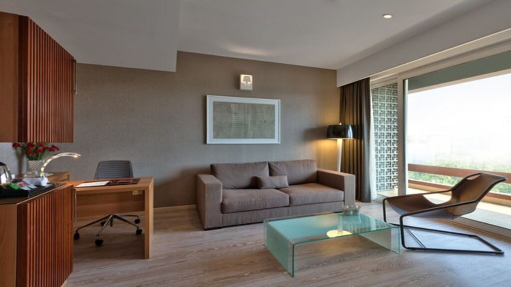 Гуруграм: The Atara Near Golf Course Road