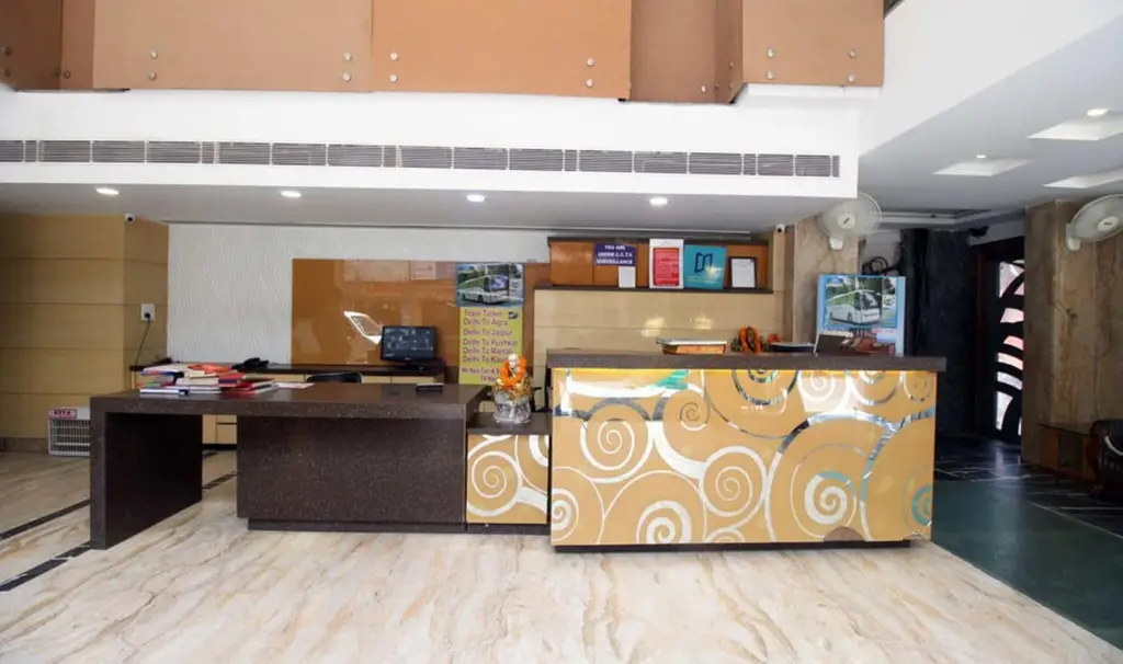 Hotel Krishna Plaza — фото 1