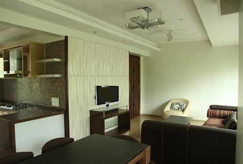Мумбаи: Laurent & Benon Suites - Santacruz East