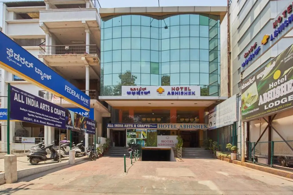 Hotel Abhishek — фото 1