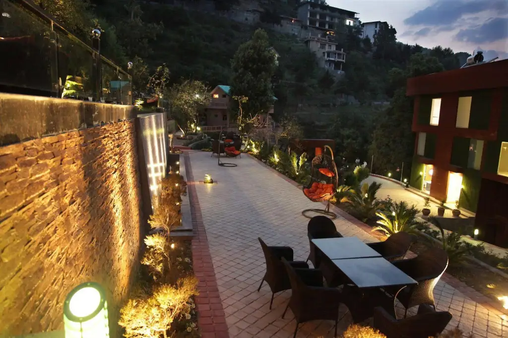 Наинитал: Aamari Resort