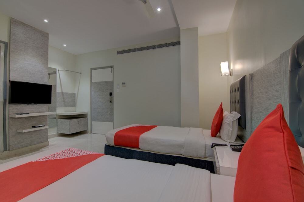 Висакхапатнам: OYO 2653 The Orange Hotel