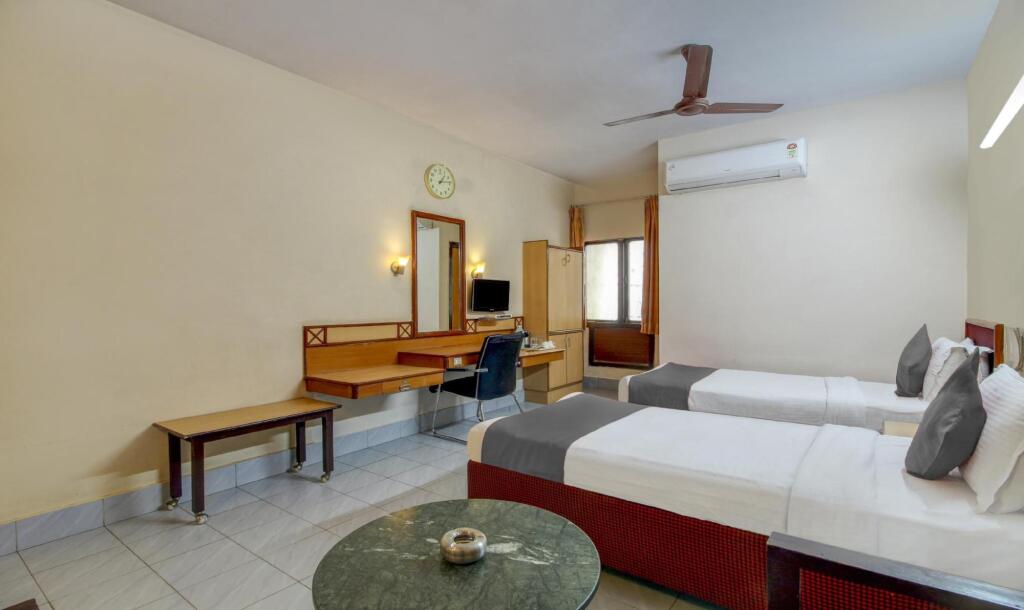 Висакхапатнам: Hotel Saaket Residency - Hotel in Daba Gardens